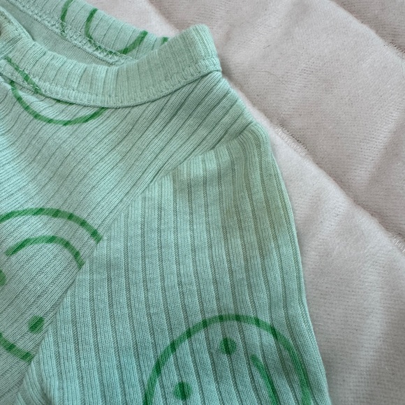 Smiley Ribbed Onesie - Picture 3 of 3